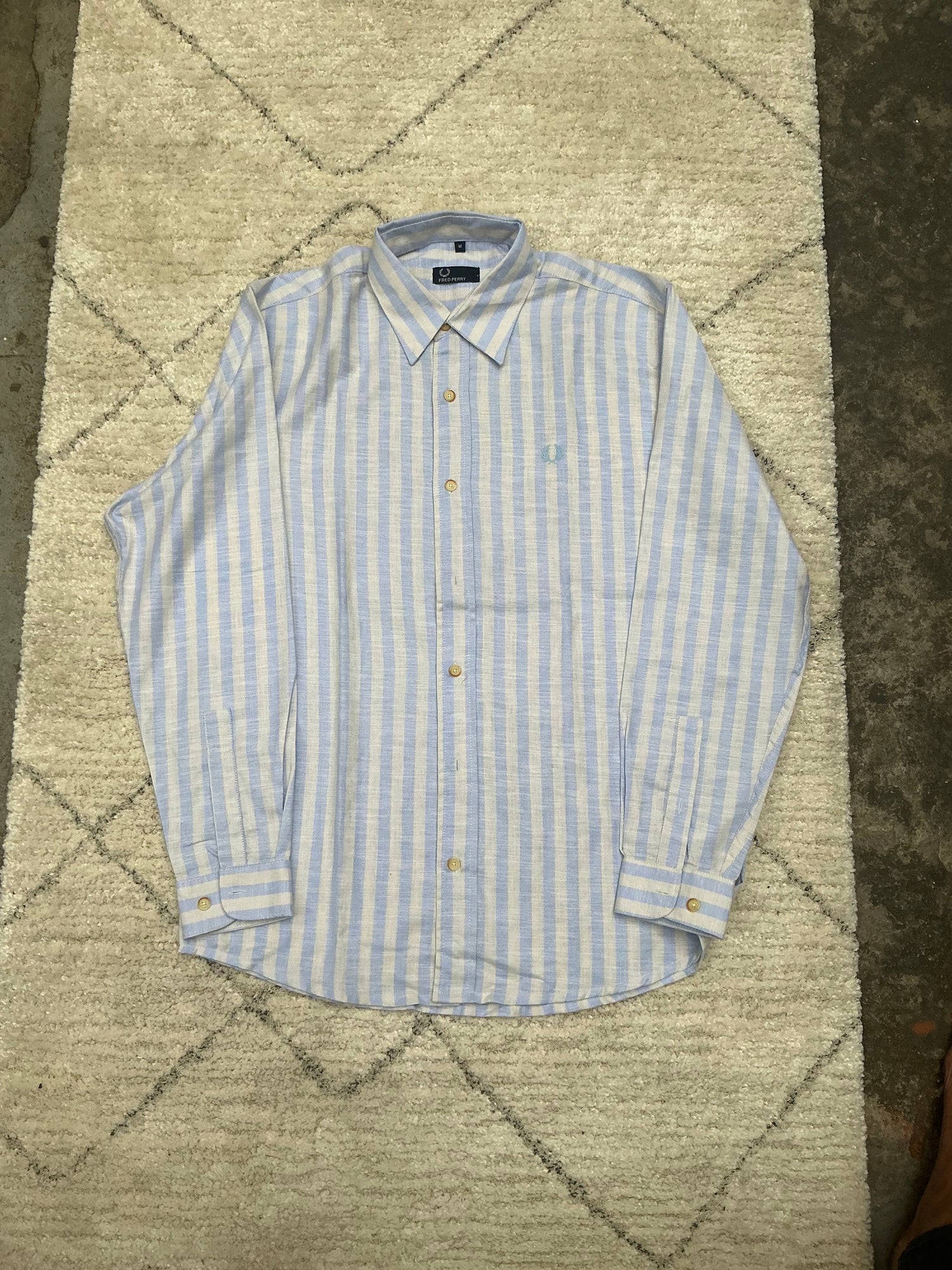 Men’s Shirts (M)