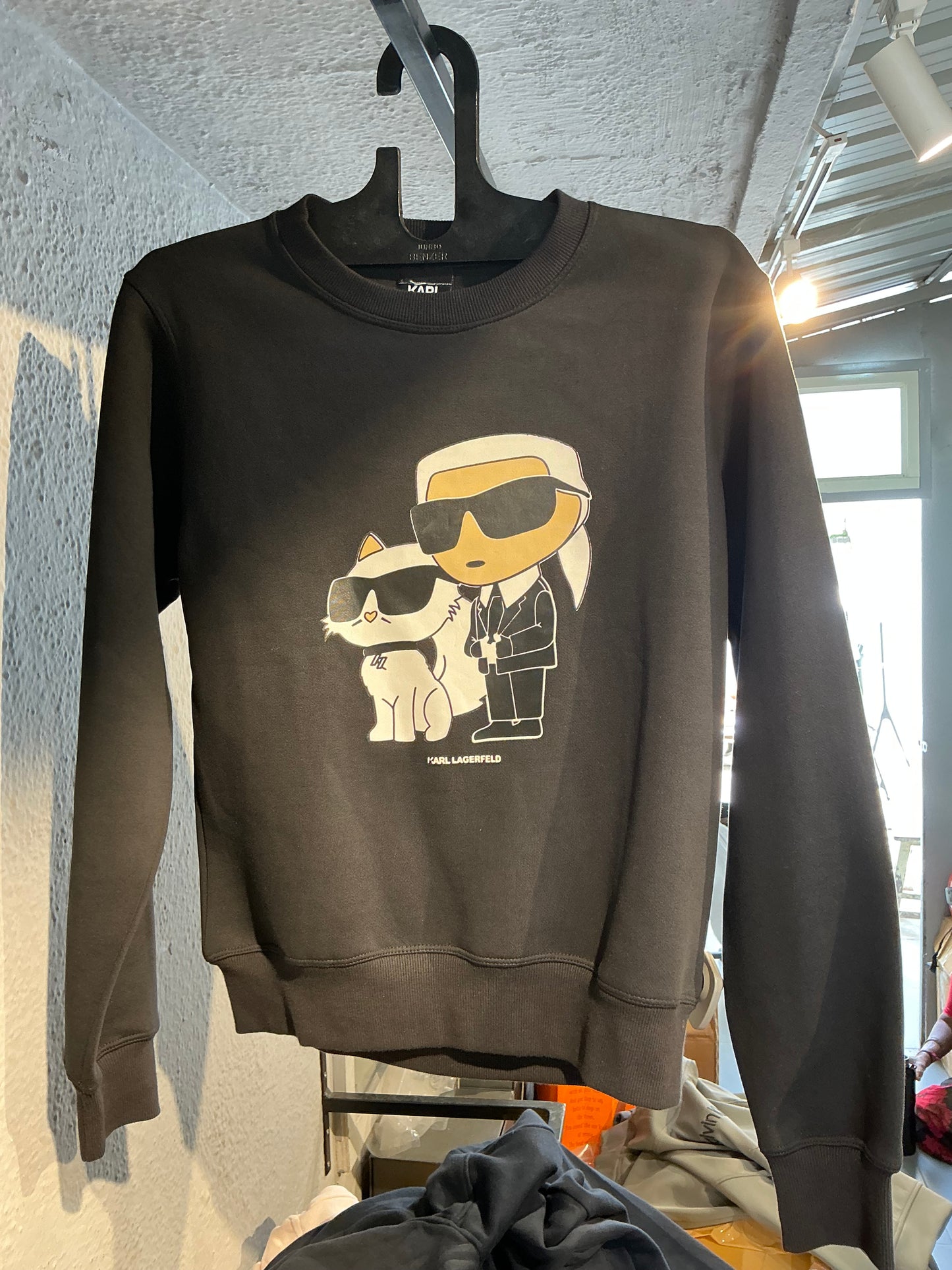 Sweat shirt