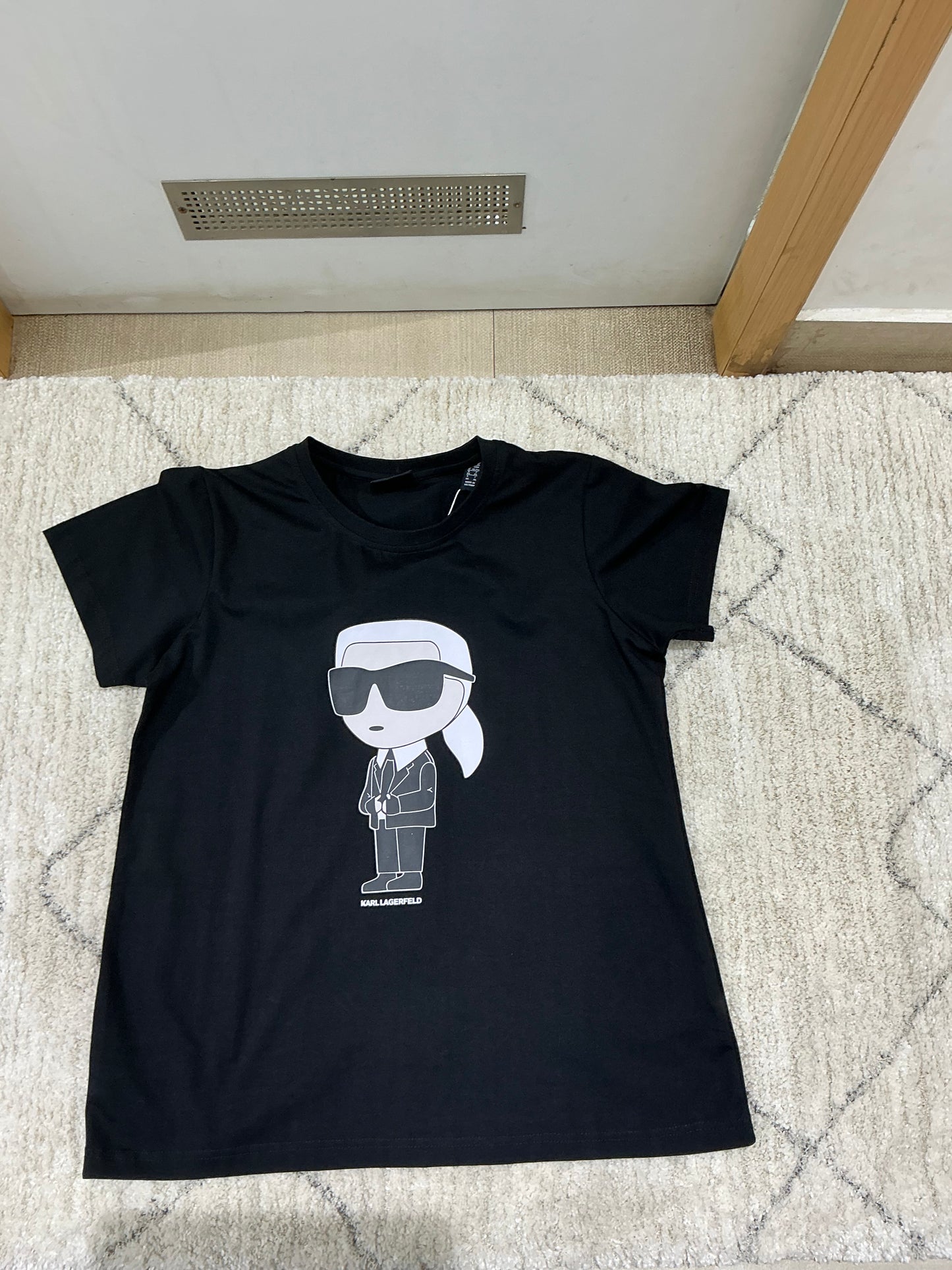 Ladies tshirts (XL)